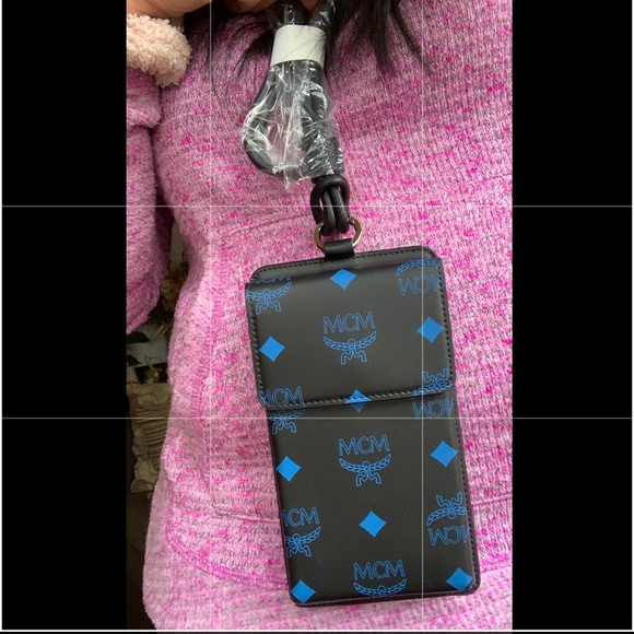 UNISEX🔥Authentic MCM Leather VISETOS logo print phone/card lanyard /Cros… - Picture 4 of 14